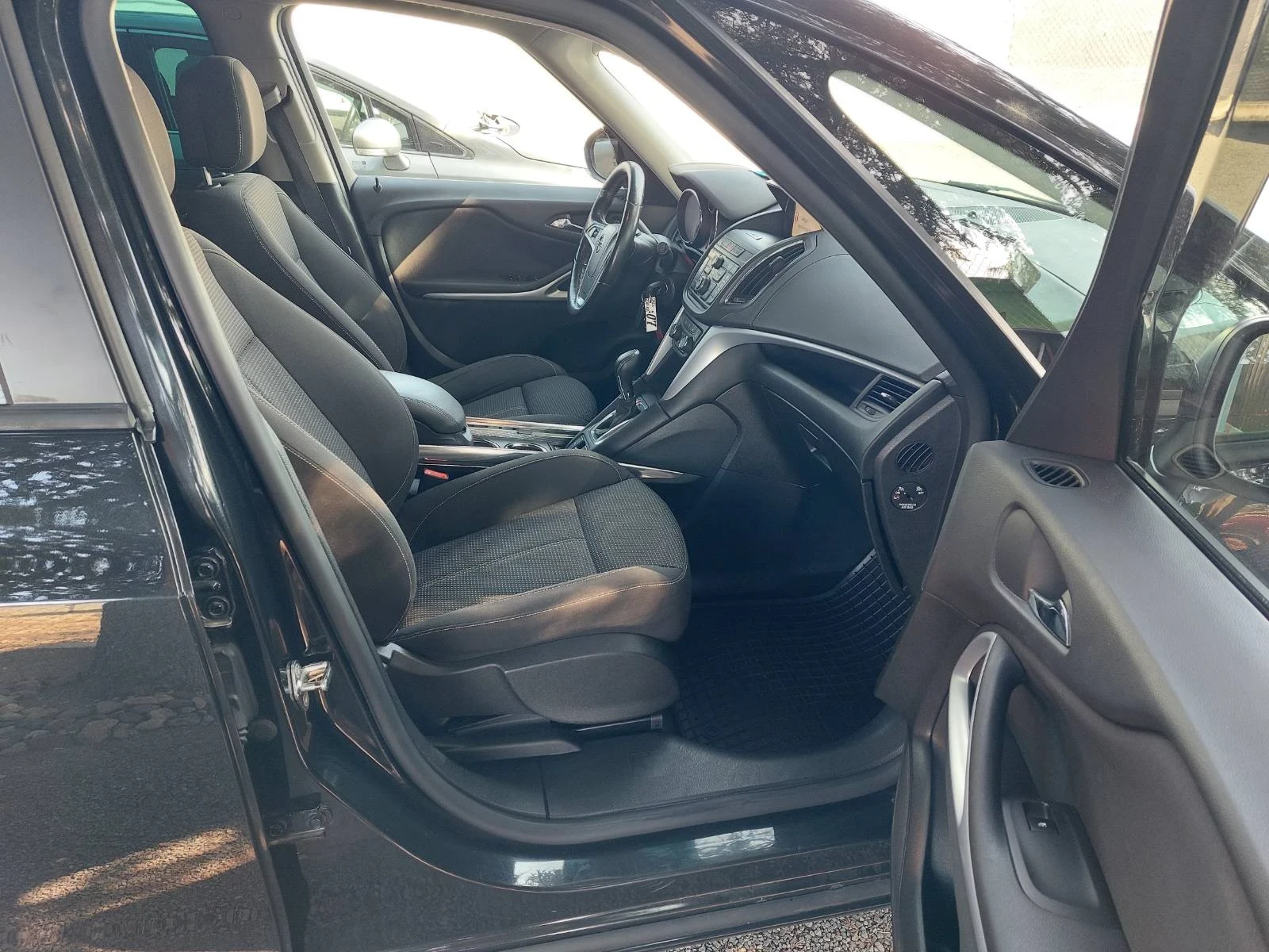 Opel Zafira 2.0cdti, снимка 14 - Автомобили и джипове - 56645030