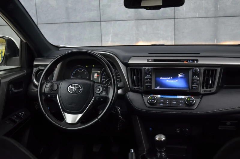 Toyota Rav4 2.0 D4D, снимка 9 - Автомобили и джипове - 52429763