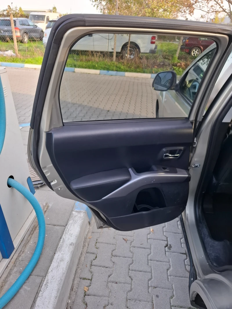 Mitsubishi Outlander, снимка 10 - Автомобили и джипове - 52713008