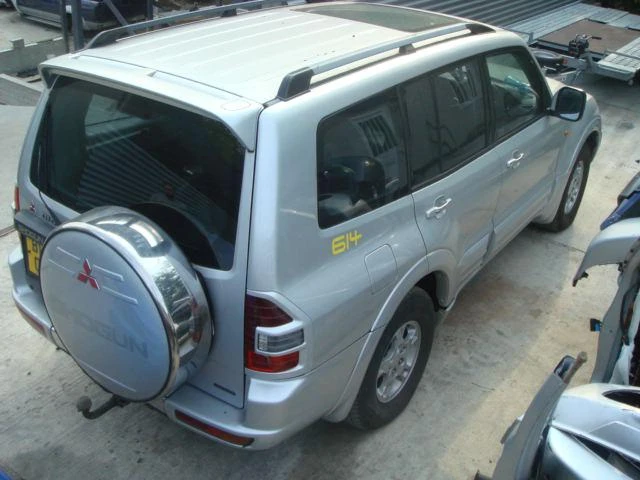 Mitsubishi Pajero 3.2DID, снимка 4 - Автомобили и джипове - 46834216