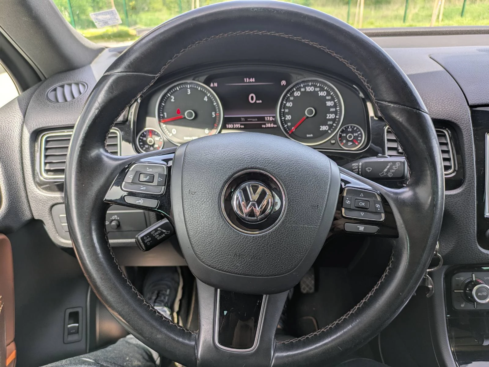 VW Touareg ЕDITION V6 4 Motion 3, O TDI 245 k.c 8AT - изображение 5
