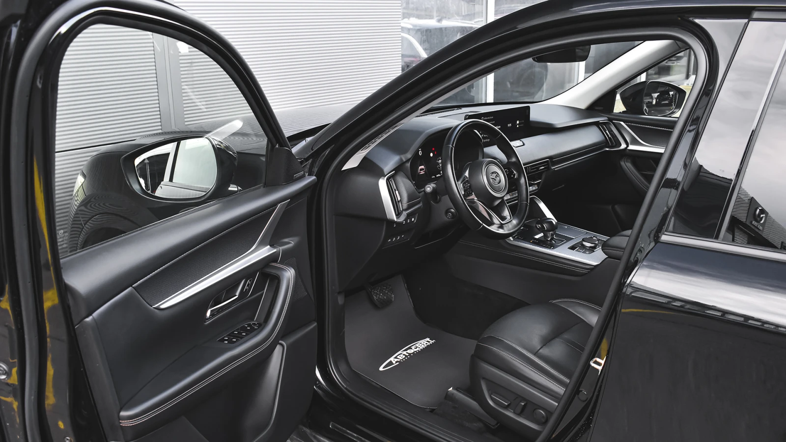 Mazda CX-60 2.5 e-SKYACTIV PHEV HOMURA 4x4 Automatic - изображение 8