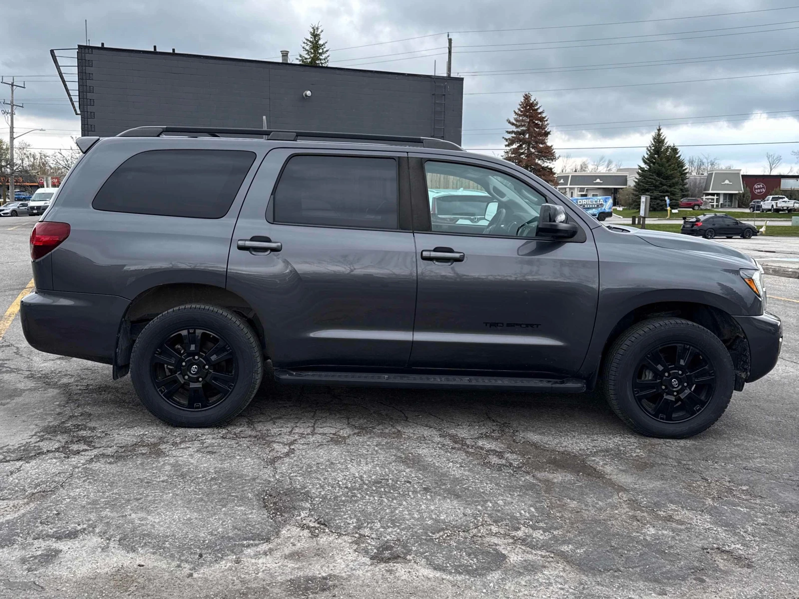 Toyota Sequoia TRD SPORT * 4WD * 9606KM * БЕЗ ИНЦИДЕНТИ * , снимка 3 - Автомобили и джипове - 54544910