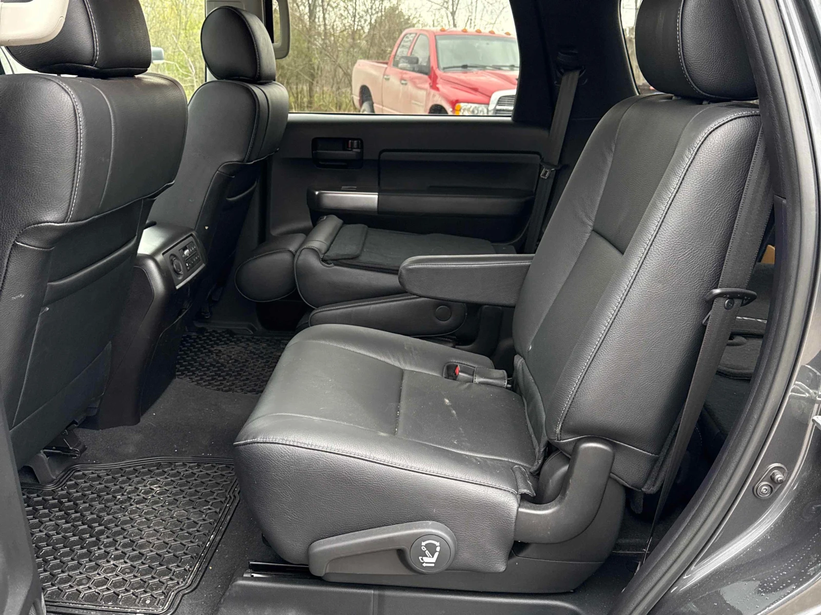 Toyota Sequoia TRD SPORT * 4WD * 9606KM * БЕЗ ИНЦИДЕНТИ * , снимка 9 - Автомобили и джипове - 54544910