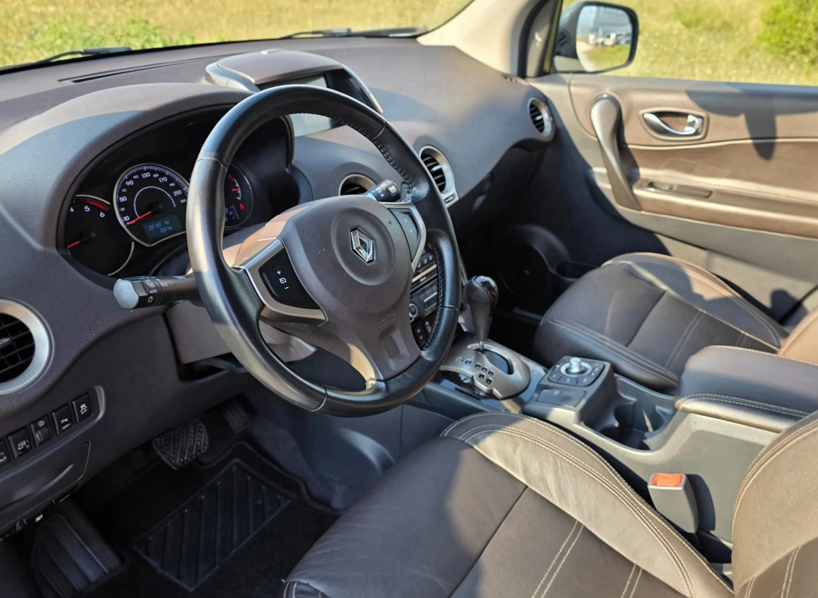 Renault Koleos 2.0dci 173ks 4x4 PANORAMA/NAVI/KAMERA, снимка 7 - Автомобили и джипове - 55606303