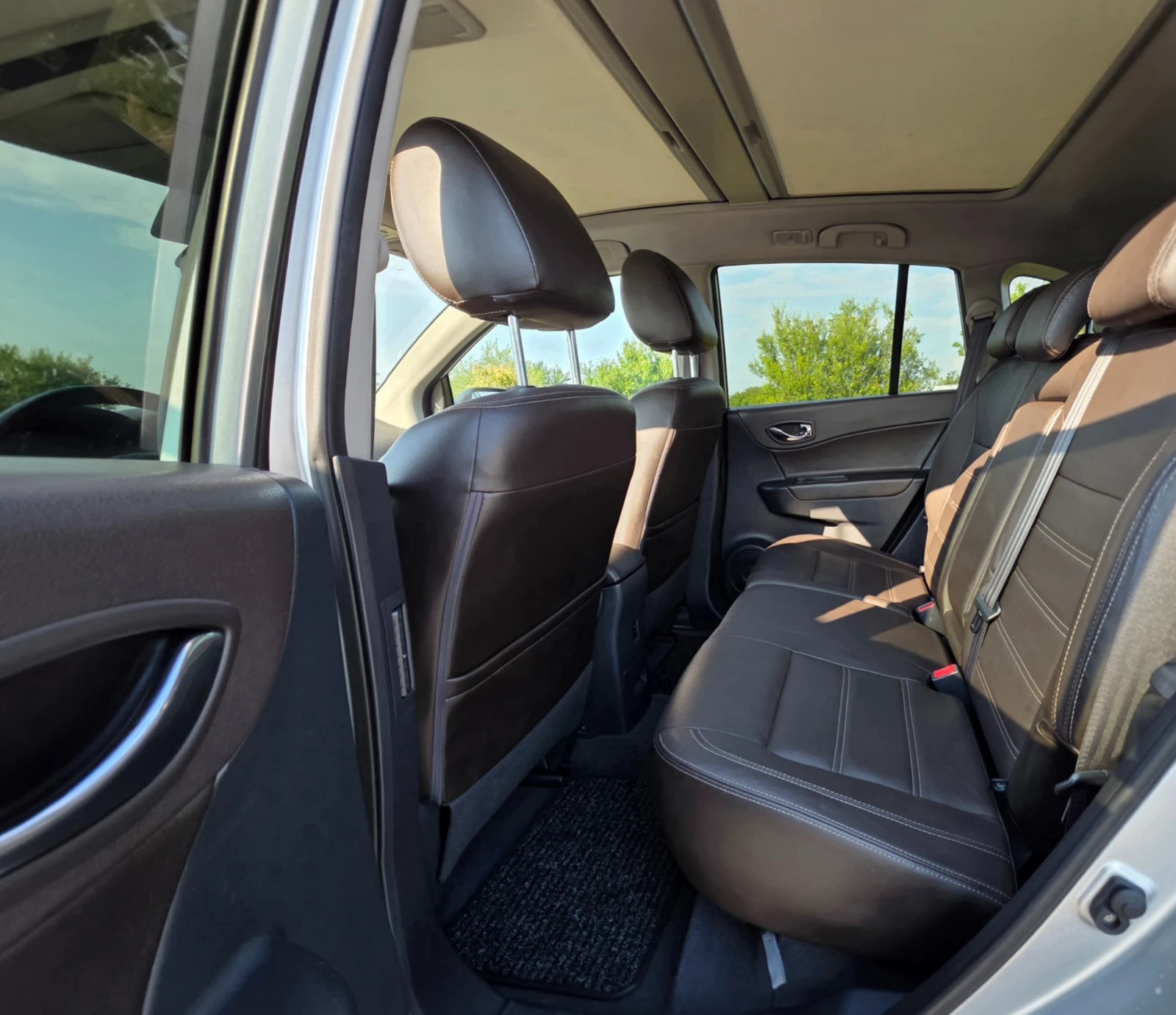 Renault Koleos 2.0dci 173ks 4x4 PANORAMA/NAVI/KAMERA, снимка 11 - Автомобили и джипове - 55606303