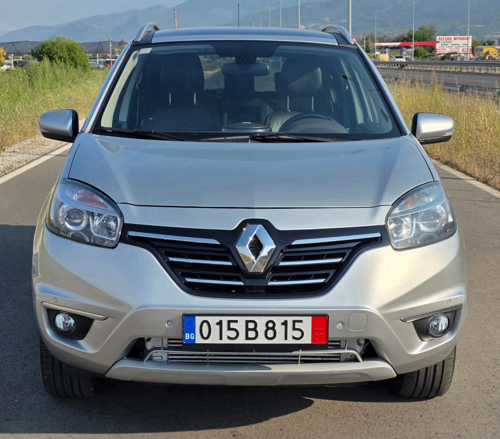 Renault Koleos 2.0dci 173ks 4x4 PANORAMA/NAVI/KAMERA, снимка 2 - Автомобили и джипове - 55606303