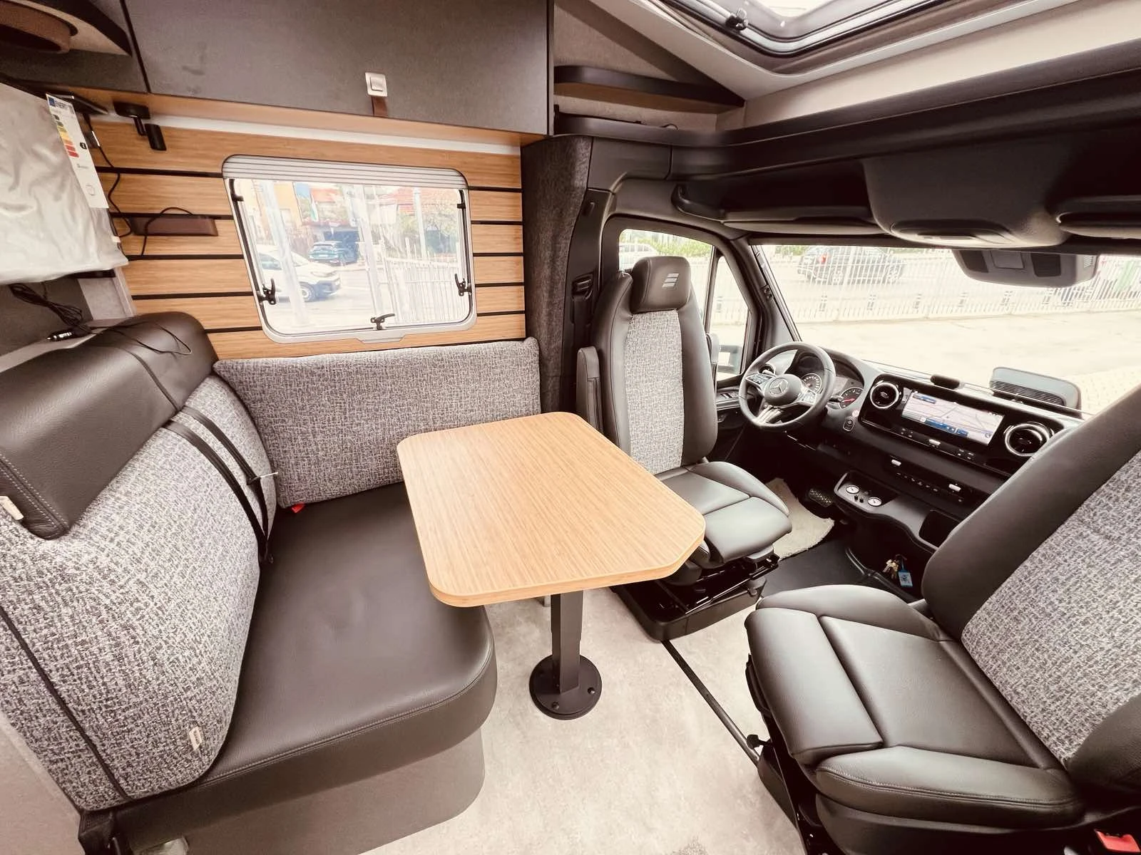 Кемпер HYMER / ERIBA 4x4²  MLT 4100 kg., снимка 8 - Каравани и кемпери - 56248778