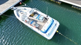Лодка Bayliner, снимка 1 - Воден транспорт - 45851656