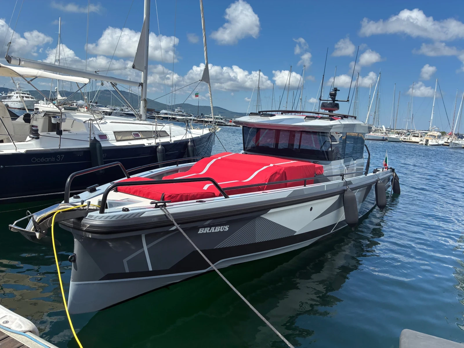 Моторна яхта Axopar BRABUS Shabow 1000 Cross Cabin 38ft, снимка 5 - Воден транспорт - 55979639