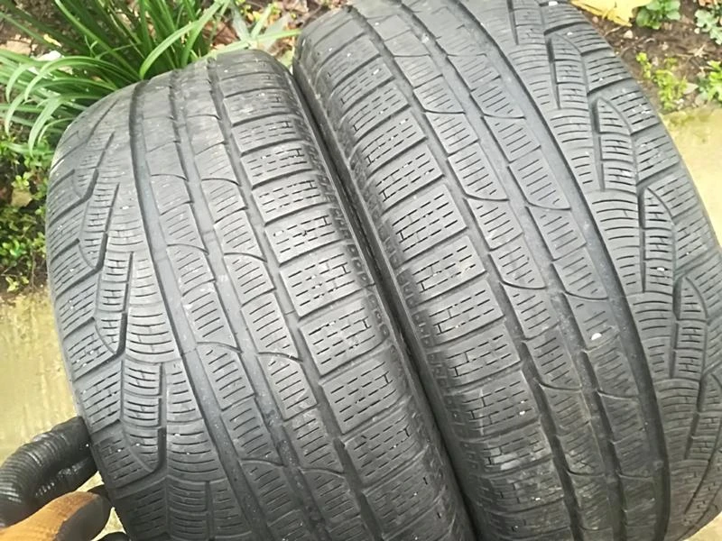 Гуми Зимни 225/45R18, снимка 2 - Гуми и джанти - 23634358