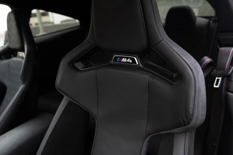 BMW M4 Competition xDrive Carbon Seats Ceramic Brakes, снимка 8 - Автомобили и джипове - 49371821