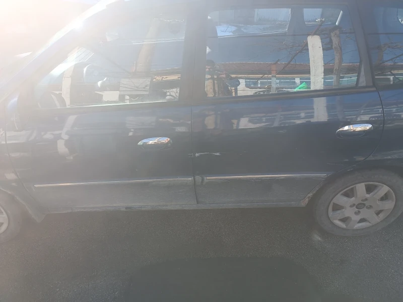 Kia Carens, снимка 3 - Автомобили и джипове - 53257965