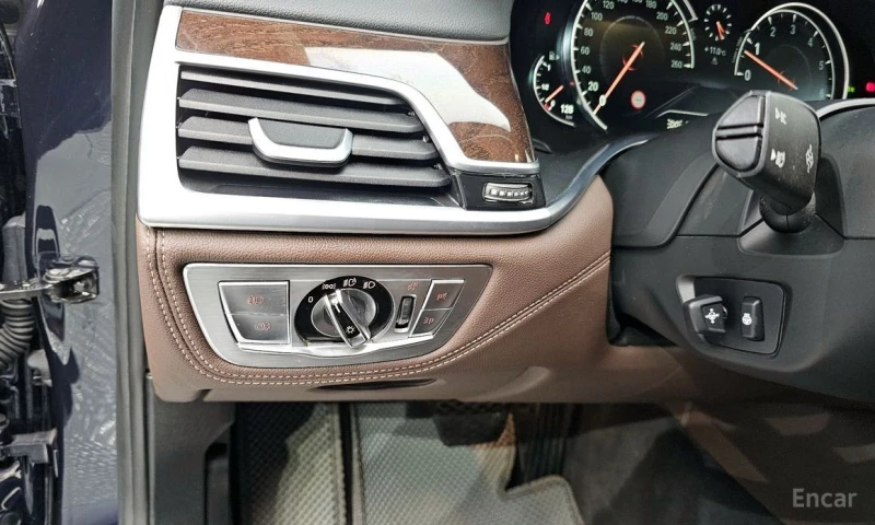 BMW 740, снимка 12 - Автомобили и джипове - 53327146