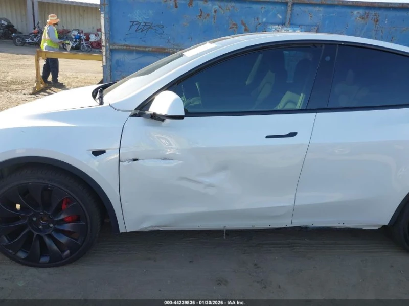 Tesla Model Y Performance Dual Motor All-Wheel Drive, снимка 6 - Автомобили и джипове - 53374843