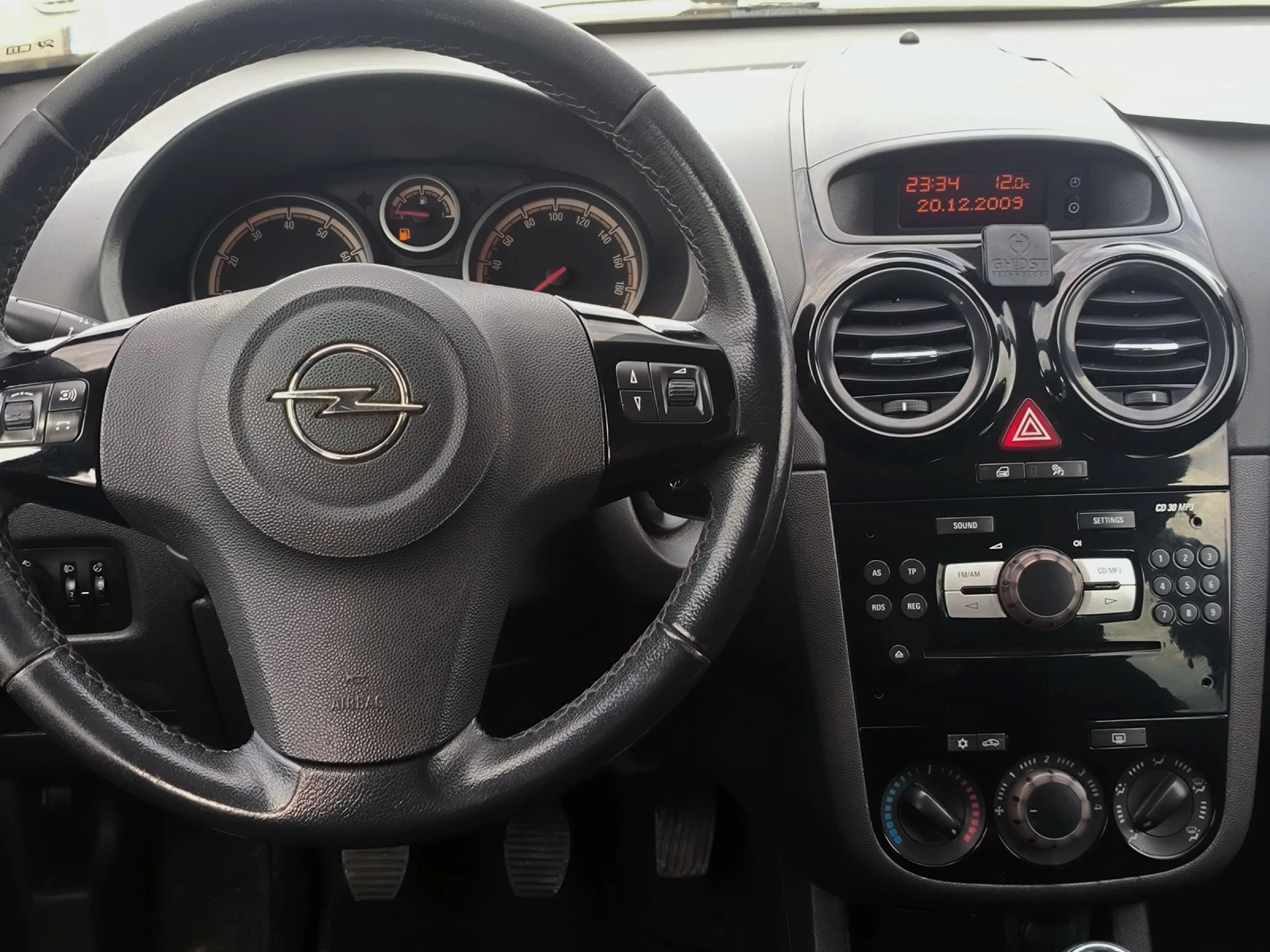 Opel Corsa 1.2 Газ-Бензин - изображение 10