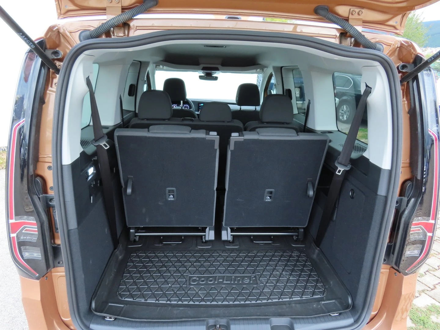 VW Caddy Maxi TDI 7 места, снимка 15 - Автомобили и джипове - 56420946