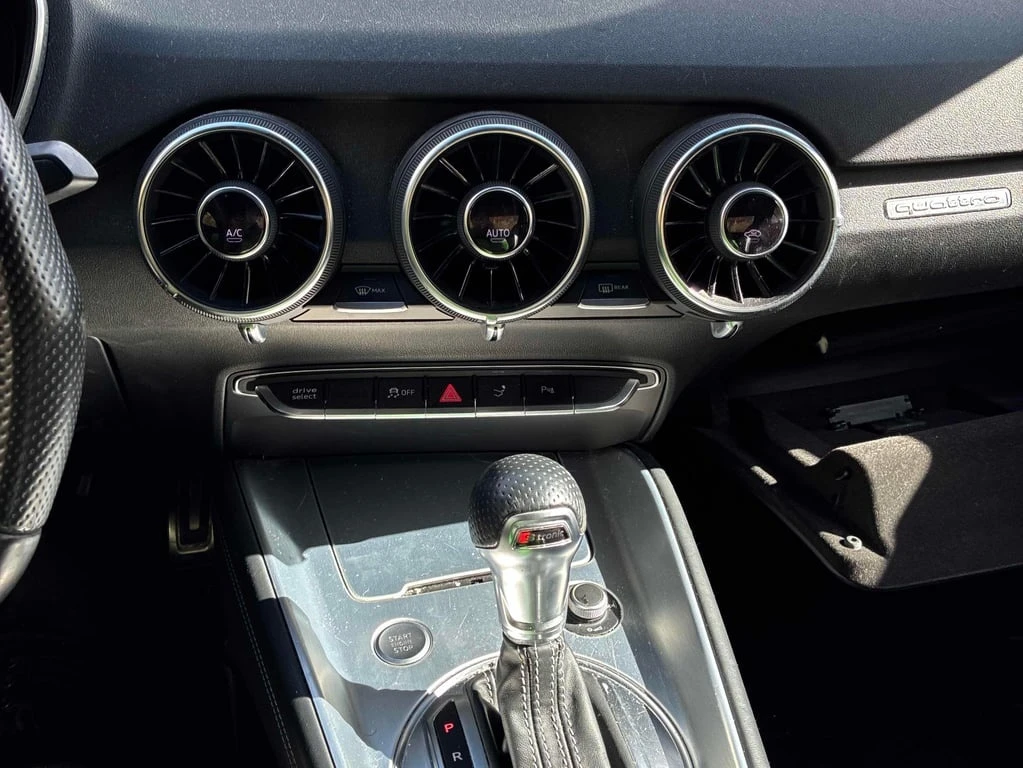 Audi Tt * 2.0T * CARFAX * БЕЗ ПЪРВОНАЧАЛНА ВНОСКА - изображение 9