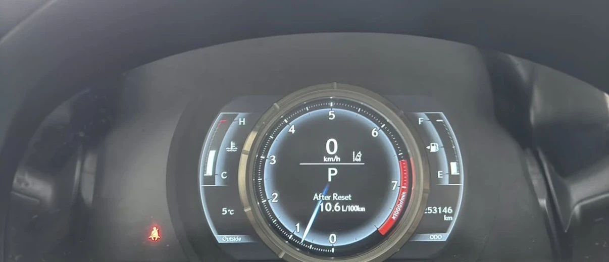 Lexus IS 350 F Sport * * Red Interior * * Обдухване * * Камера , снимка 5 - Автомобили и джипове - 53746953