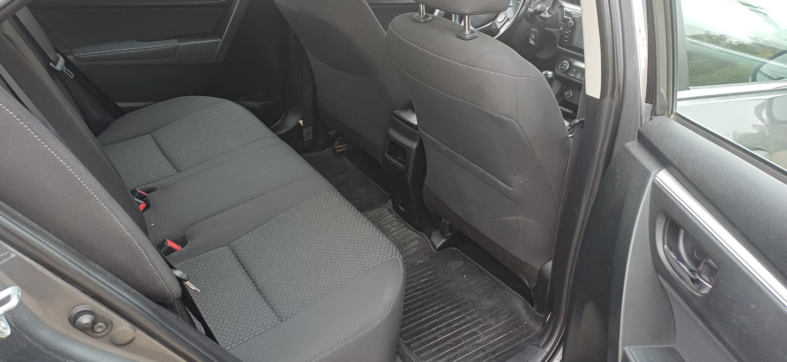 Toyota Corolla 1.4 D-4D, снимка 13 - Автомобили и джипове - 53776418