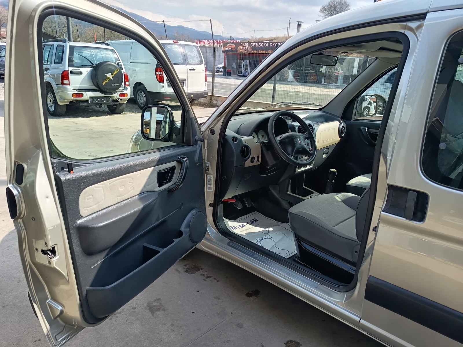 Peugeot Partner 1.4i, снимка 9 - Автомобили и джипове - 53944151