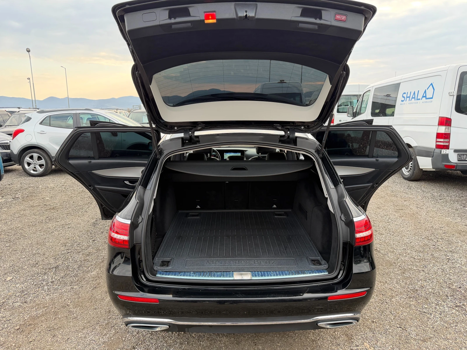 Mercedes-Benz E 230 2023, снимка 13 - Автомобили и джипове - 53990909