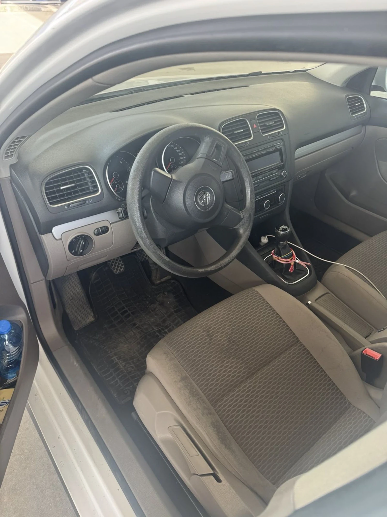 VW Golf 1.6 TDI, снимка 3 - Автомобили и джипове - 54274184