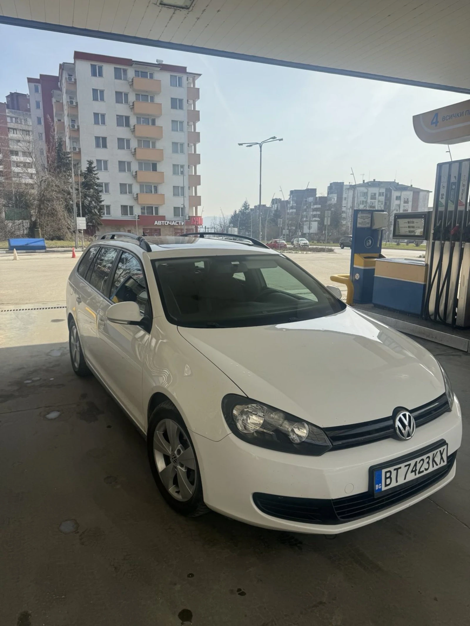 VW Golf 1.6 TDI, снимка 2 - Автомобили и джипове - 54274184