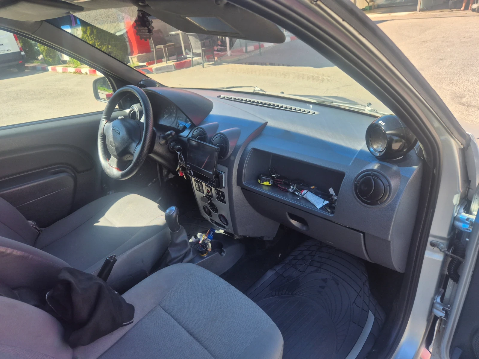 Dacia Logan Товарен, снимка 9 - Автомобили и джипове - 54319983