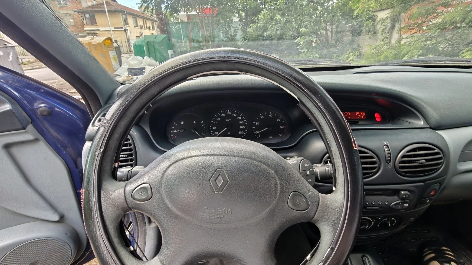 Renault Megane, снимка 8 - Автомобили и джипове - 54901415