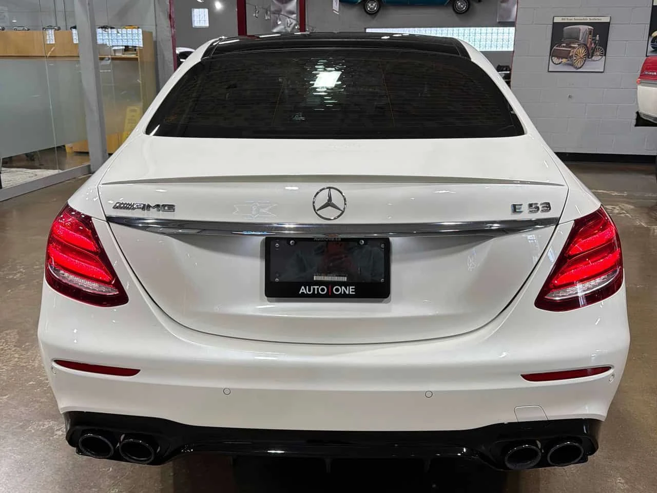 Mercedes-Benz E 53 AMG * CARFAX * ОПЦИЯ ЗА ФИНАНСИРАНЕ, снимка 4 - Автомобили и джипове - 55667977