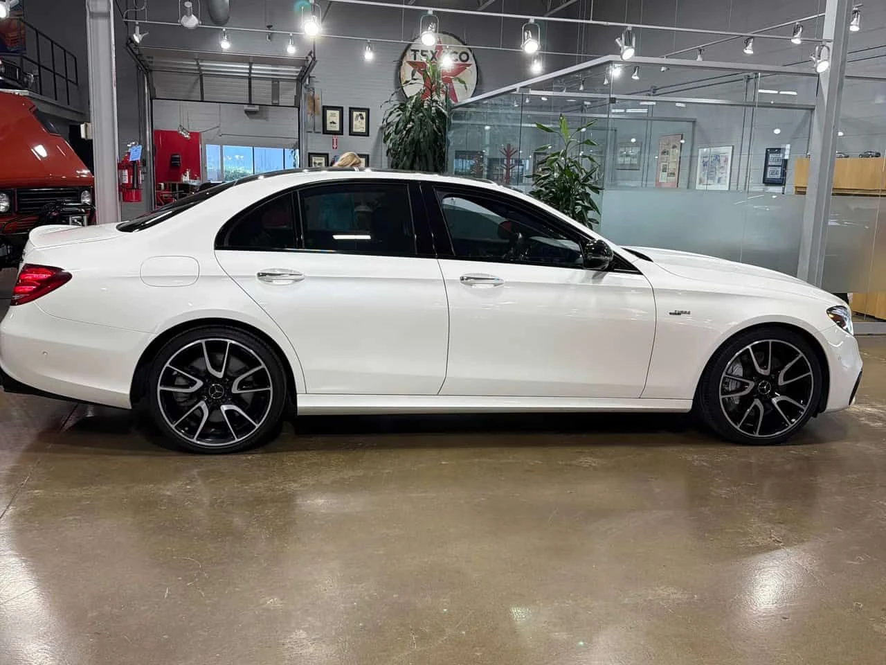 Mercedes-Benz E 53 AMG * CARFAX * ОПЦИЯ ЗА ФИНАНСИРАНЕ, снимка 3 - Автомобили и джипове - 55667977
