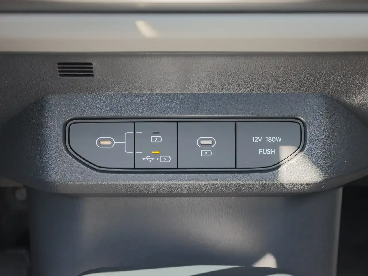 Kia EV4 Wind Premium, снимка 12 - Автомобили и джипове - 55755864
