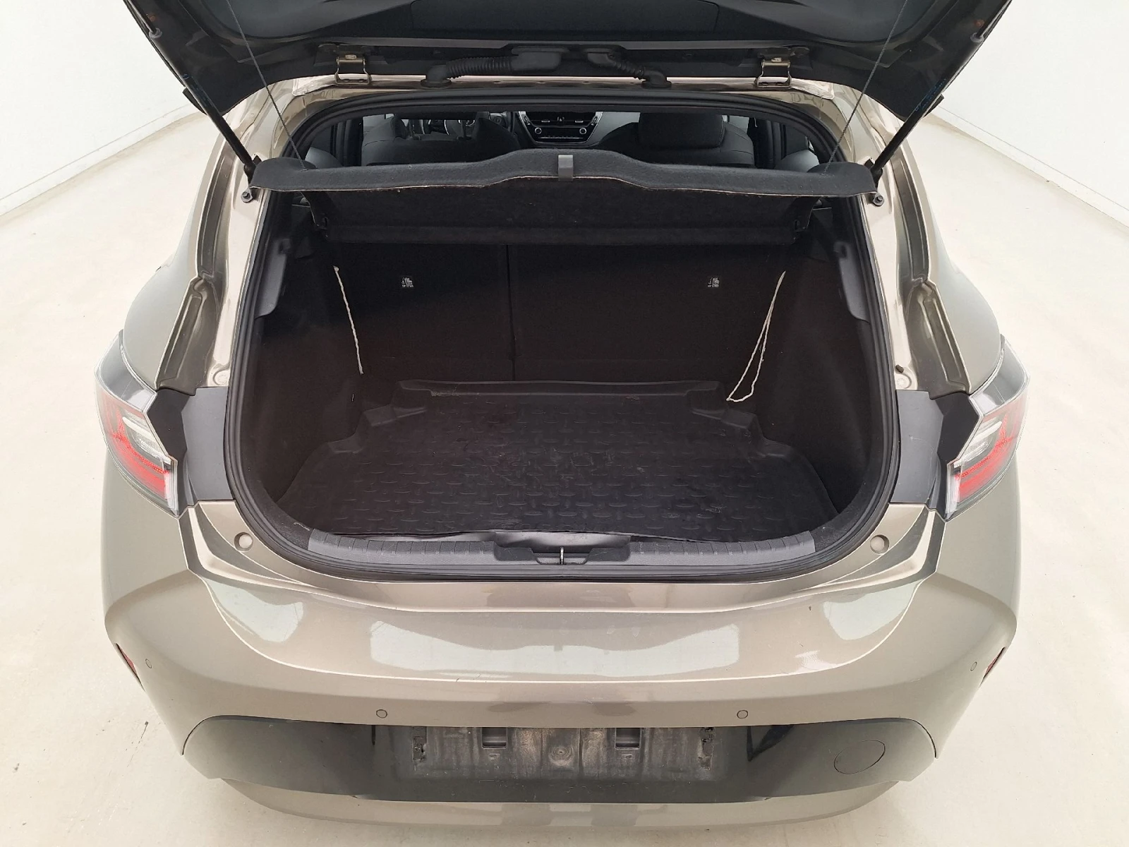 Toyota Corolla 1.8 Hybrid Dynamic Navi , снимка 5 - Автомобили и джипове - 56127050