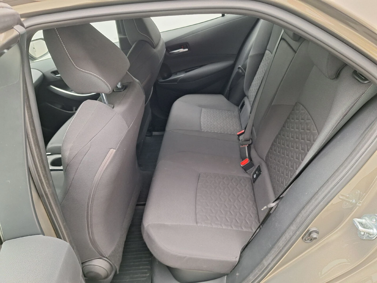 Toyota Corolla 1.8 Hybrid Dynamic Navi , снимка 8 - Автомобили и джипове - 56127050
