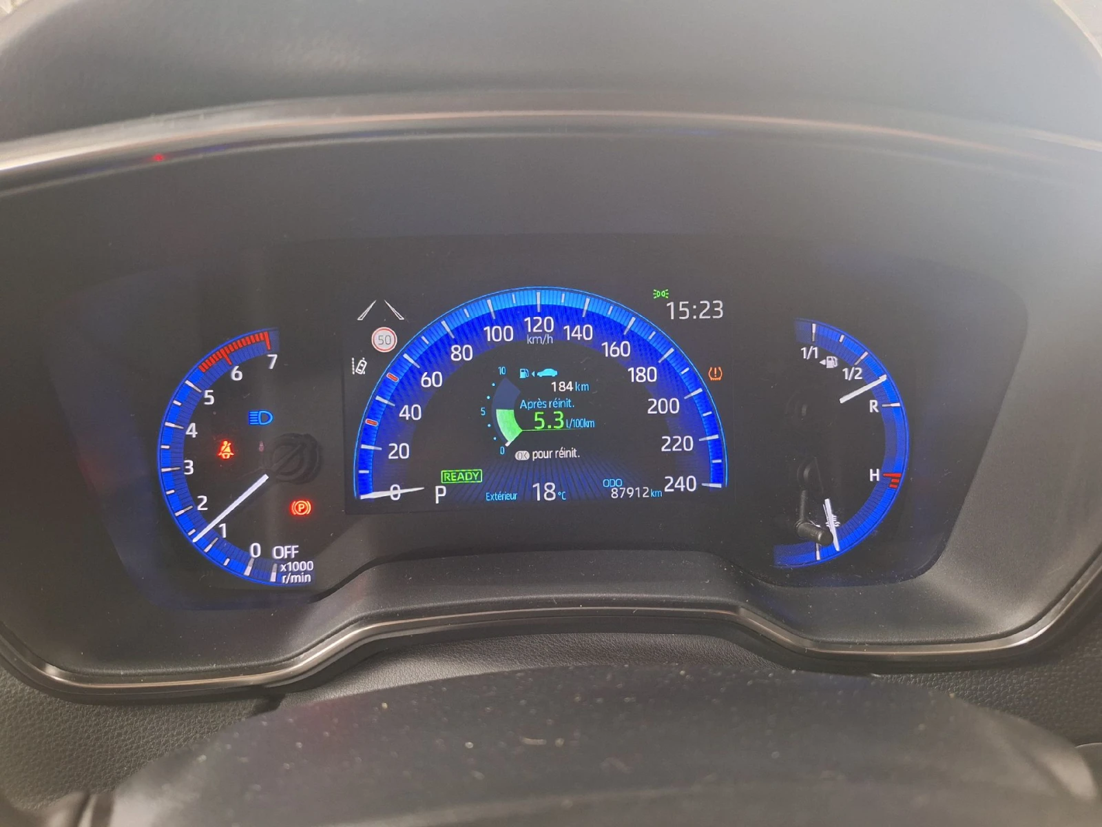 Toyota Corolla 1.8 Hybrid Dynamic Navi , снимка 11 - Автомобили и джипове - 56127050