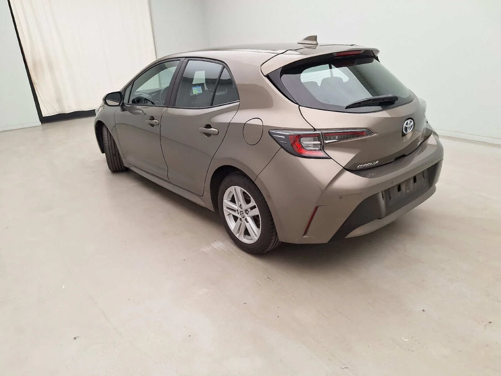 Toyota Corolla 1.8 Hybrid Dynamic Navi , снимка 4 - Автомобили и джипове - 56127050