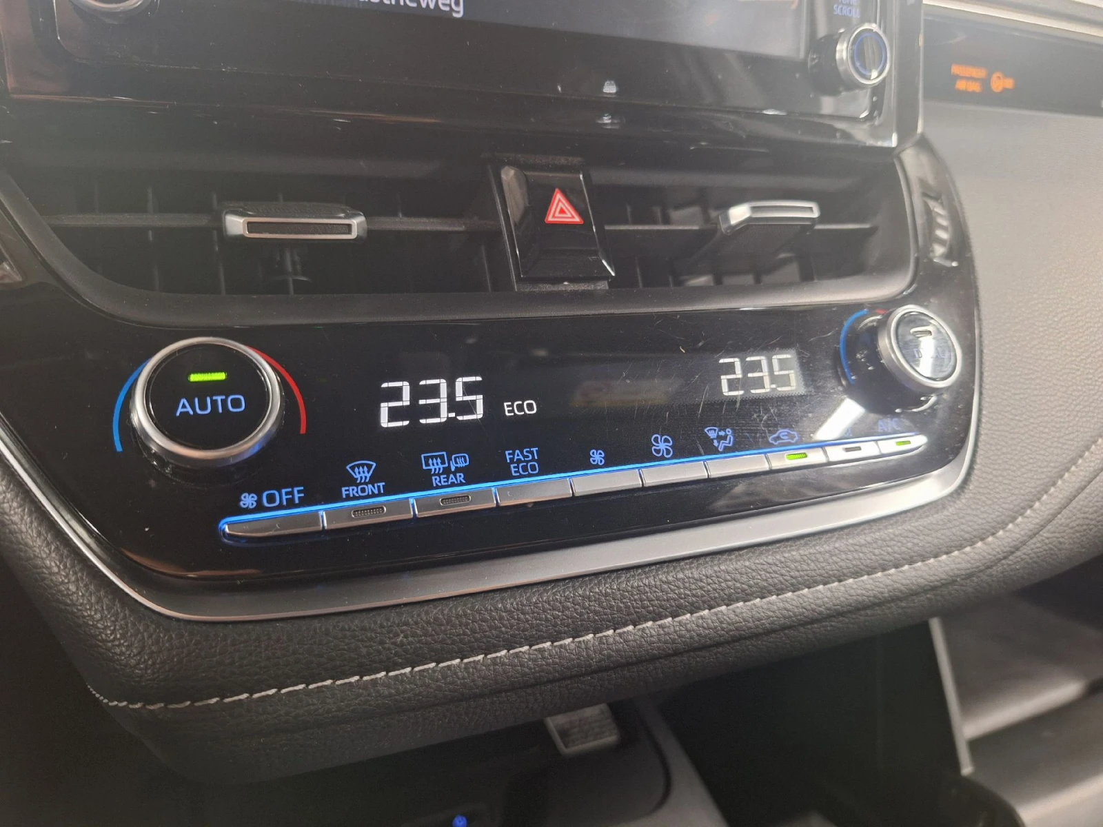 Toyota Corolla 1.8 Hybrid Dynamic Navi , снимка 14 - Автомобили и джипове - 56127050
