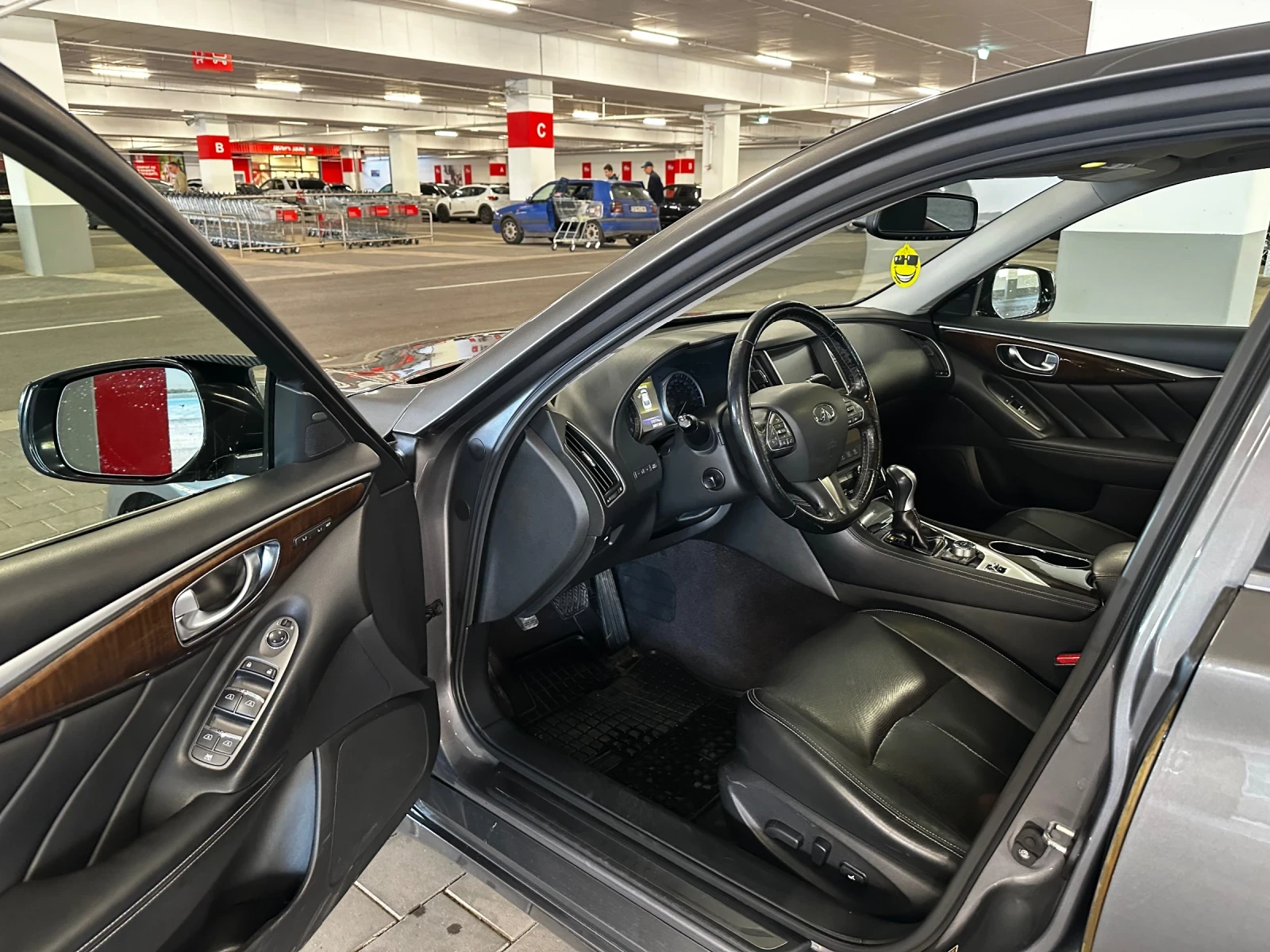 Infiniti Q50 3.7 V6, снимка 12 - Автомобили и джипове - 56648344