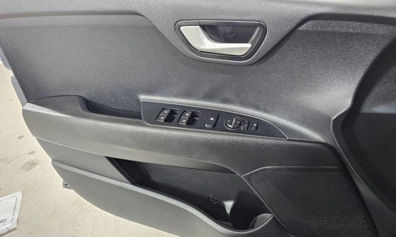 Kia Stonic Diesel 1.6 Deluxe * НАЙ-ДОБРА ЦЕНА В БЪЛГАРИЯ* , снимка 15 - Автомобили и джипове - 52111911