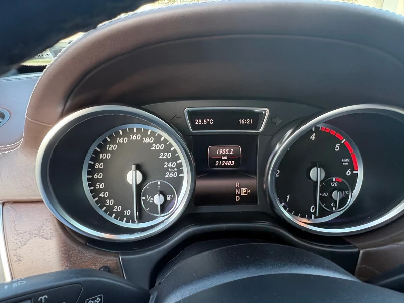 Mercedes-Benz GL 350 AMG/DESIGNO/DISTR/360/PANORAMА/ПЕРЛА, снимка 12 - Автомобили и джипове - 52555485