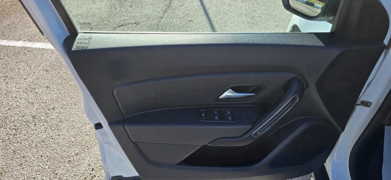 Dacia Duster 4x4 1.5dCi M1, снимка 13 - Автомобили и джипове - 52581770