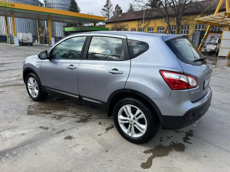 Nissan Qashqai 1.6 i автомат, газ, снимка 4 - Автомобили и джипове - 52748608