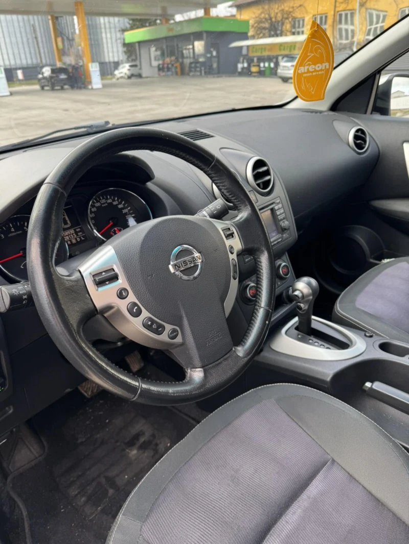 Nissan Qashqai 1.6 i автомат, газ, снимка 9 - Автомобили и джипове - 52748608