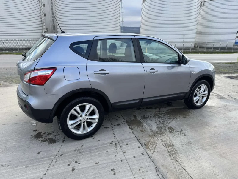 Nissan Qashqai 1.6 i автомат, газ, снимка 6 - Автомобили и джипове - 52748608