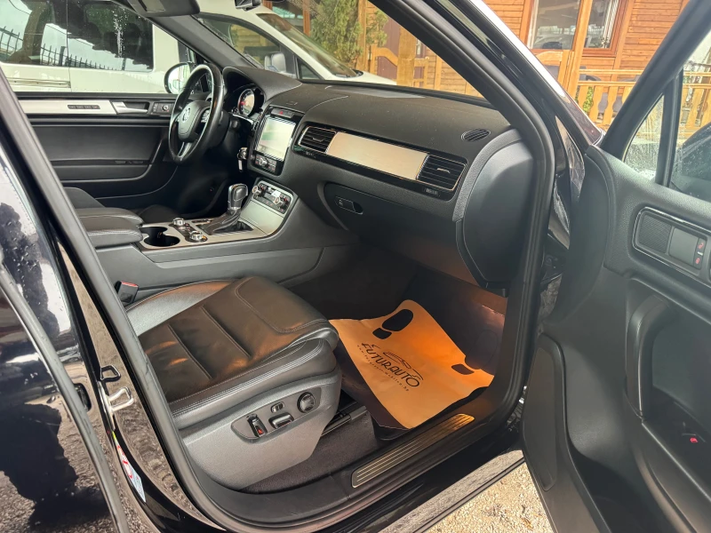 VW Touareg 3, 0TDI-245k.c.УНИКАТ, снимка 11 - Автомобили и джипове - 52893289