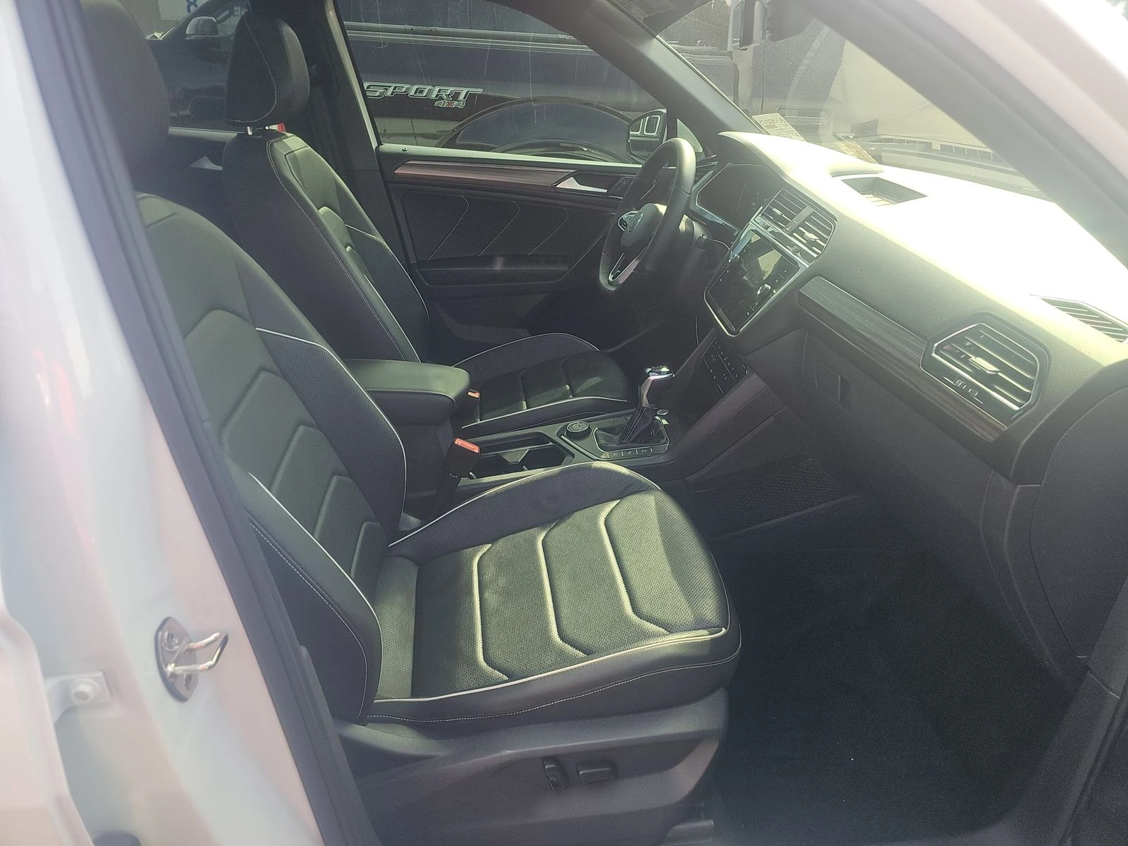 VW Tiguan SEL R-Line, снимка 11 - Автомобили и джипове - 53774818