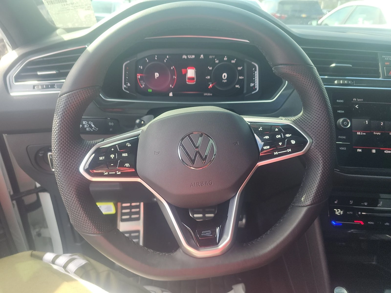 VW Tiguan SEL R-Line - изображение 7