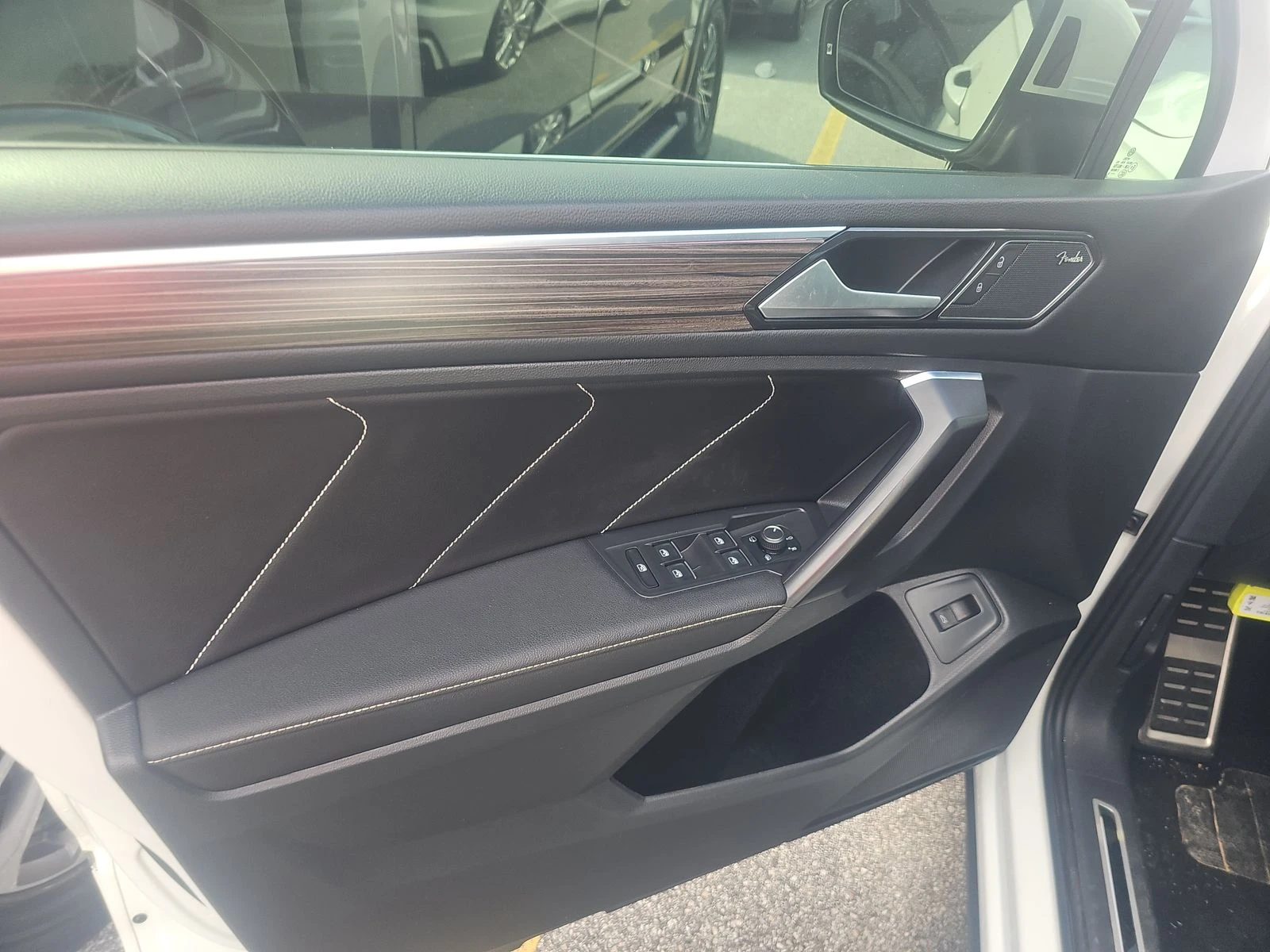 VW Tiguan SEL R-Line, снимка 12 - Автомобили и джипове - 53774818