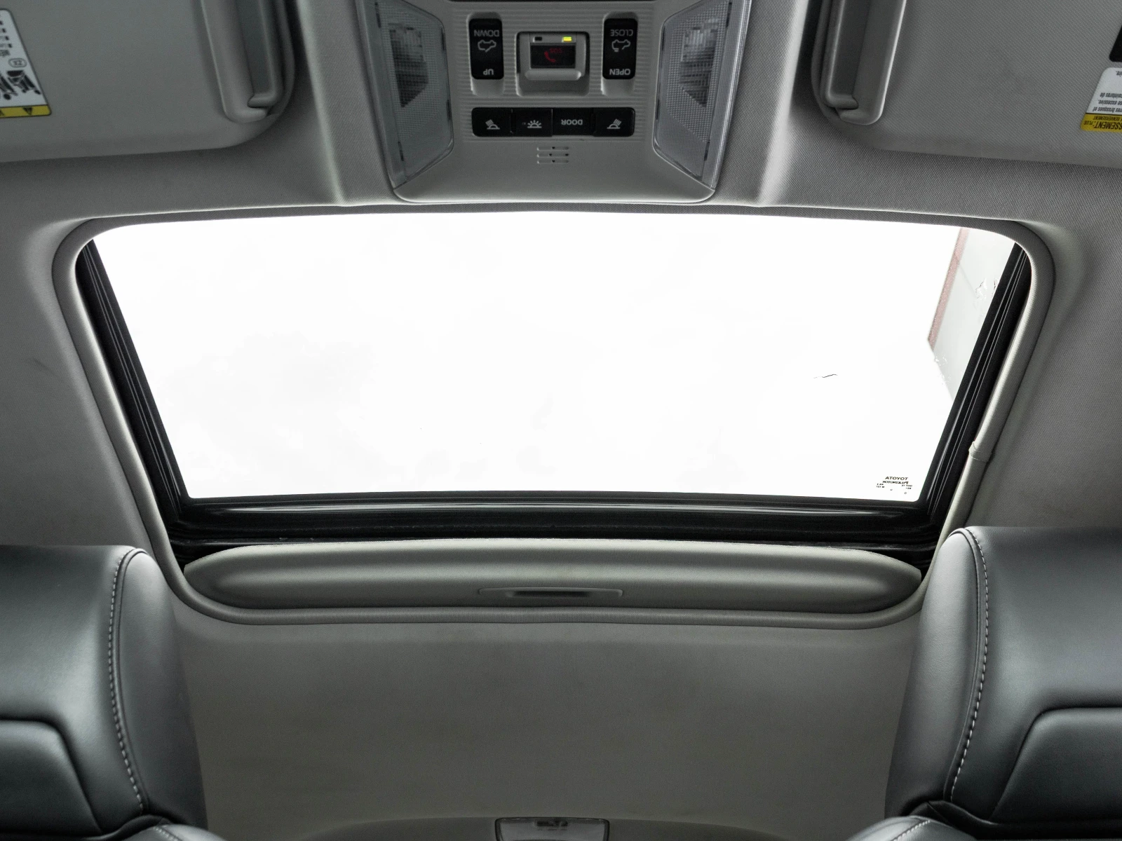 Toyota Rav4 * LIMITED* AWD* DISTRONIC* , снимка 11 - Автомобили и джипове - 54020734